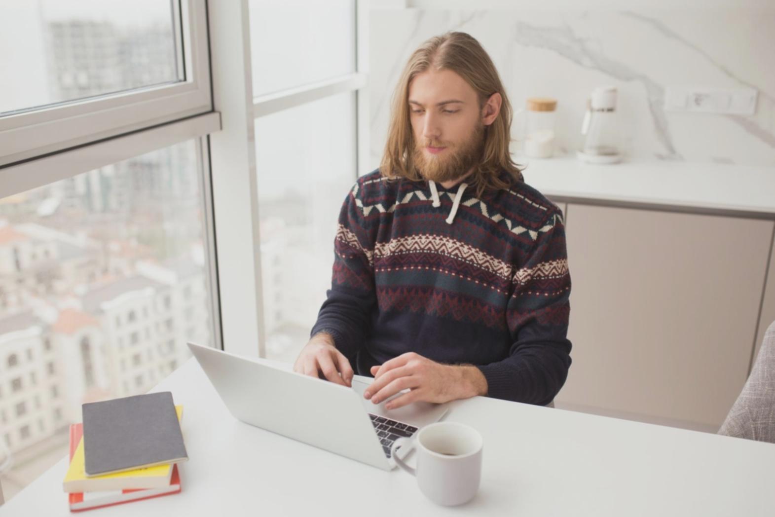 Entrepreneurs travaillant sur des stratégies financières