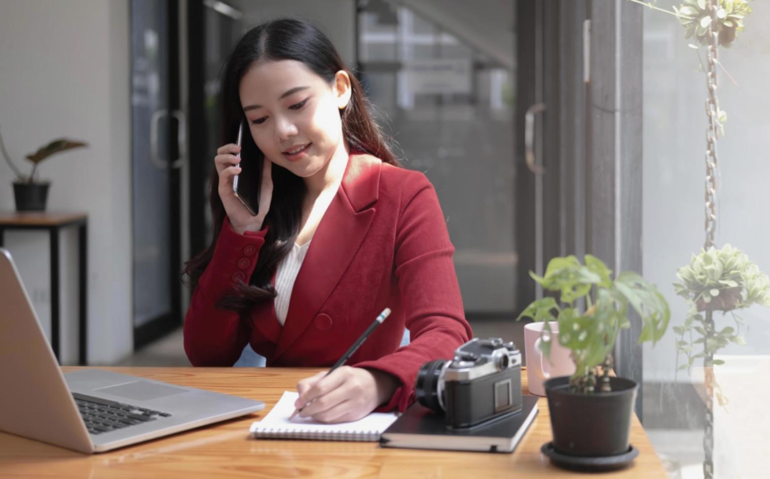 Matériel d'organisation pour l'apprentissage avec carnets, planning et outils de productivité